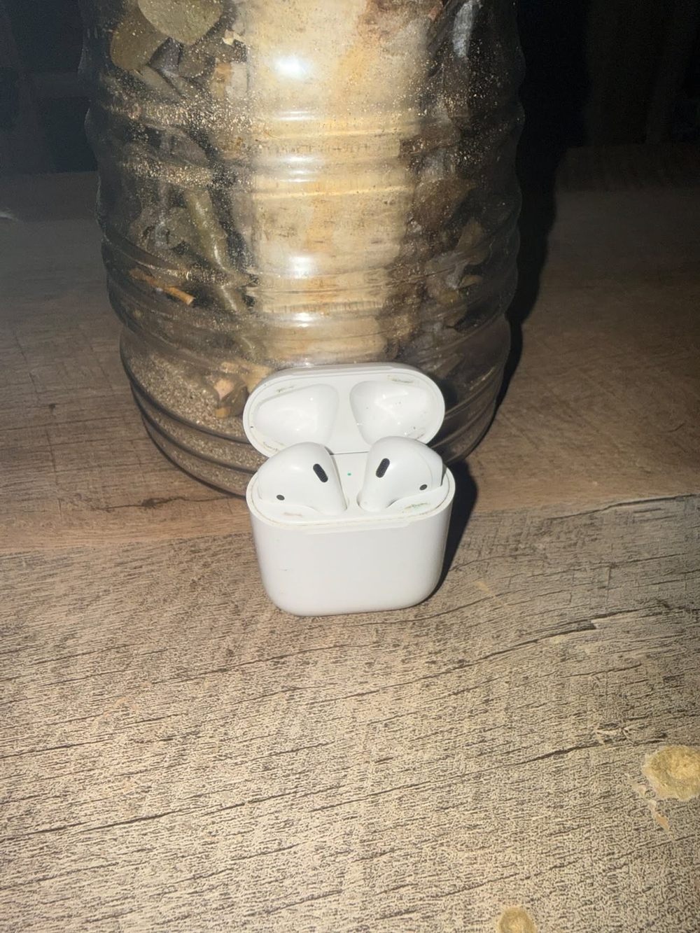 Apple White Wireless Earbuds with Charging Case